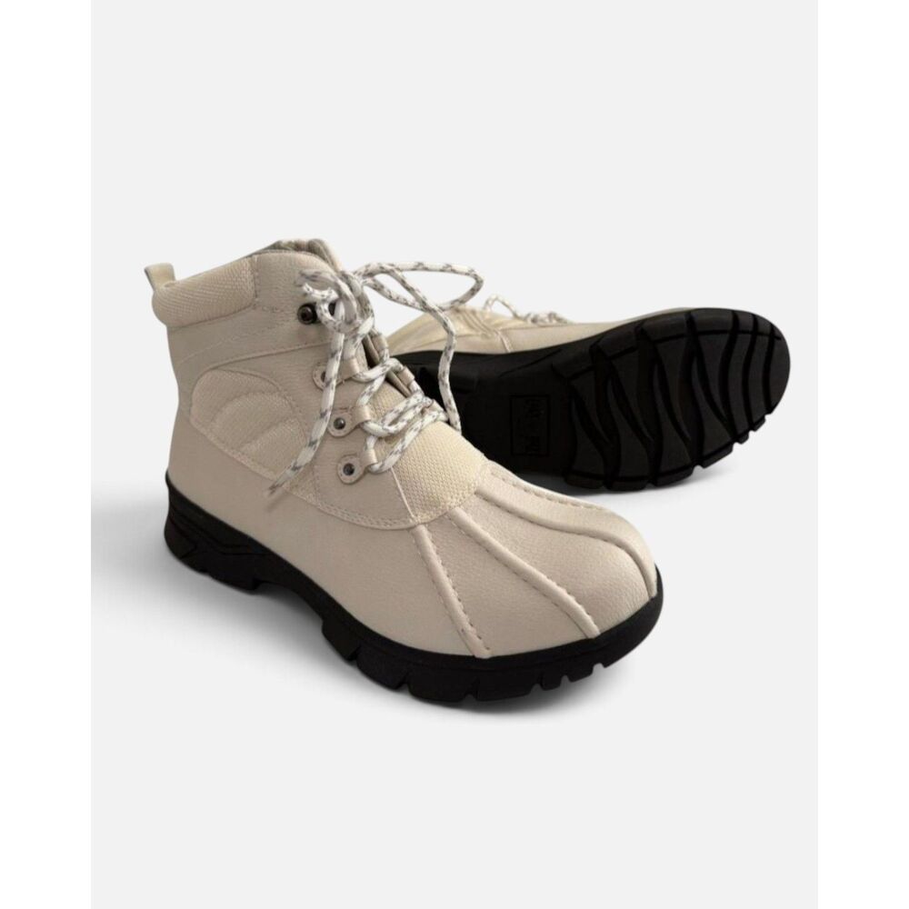 EASY STREET Easy Dry Stormy Waterproof Winter White Boots, NEW! Size 8 Medium